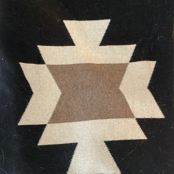 Navajo Aztec tribal design black tan boxy sweater - Picture 4 of 4